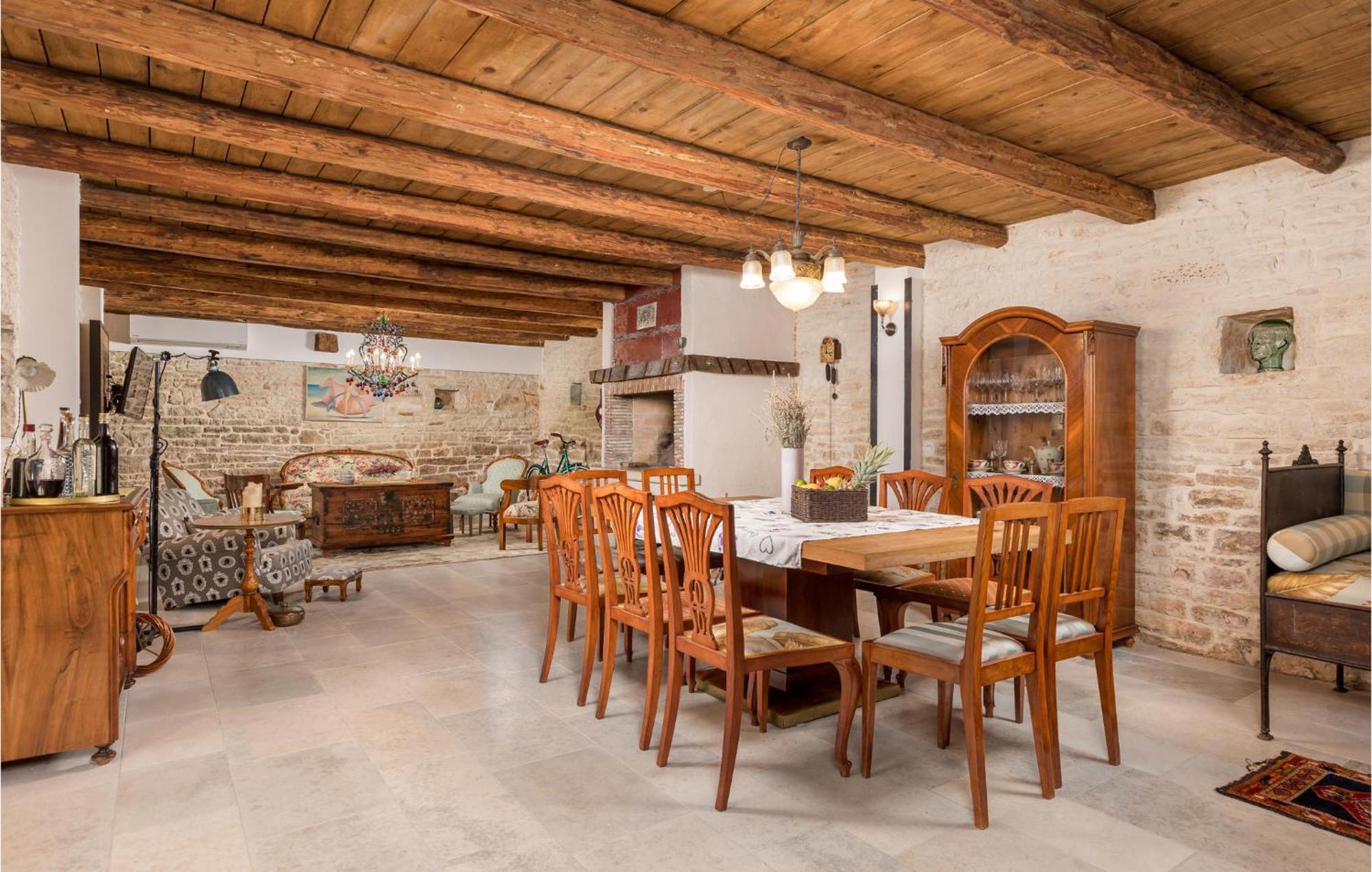 Amazing Home In Foli With Kitchen Exterior foto